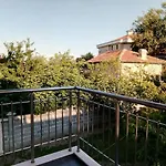 ゲストハウス Alfa With Parking 3*