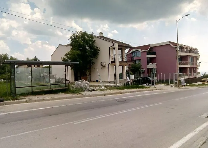 Alfa With Parking Guest house