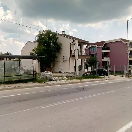 Alfa With Parking Guest house