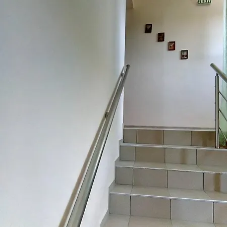 Alfa Guest House With Parking 게스트하우스 바르나